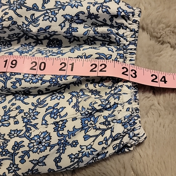 Max Studio Plus Size 2x Top Button Detail Long Sleeve Blue & White Floral - Picture 10 of 11